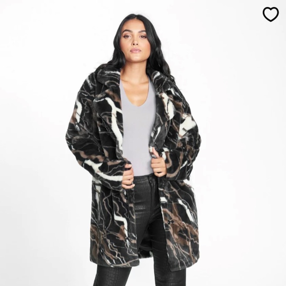 Tall Alloy Apparel Faux fur coat S/M - Picture 3 of 13